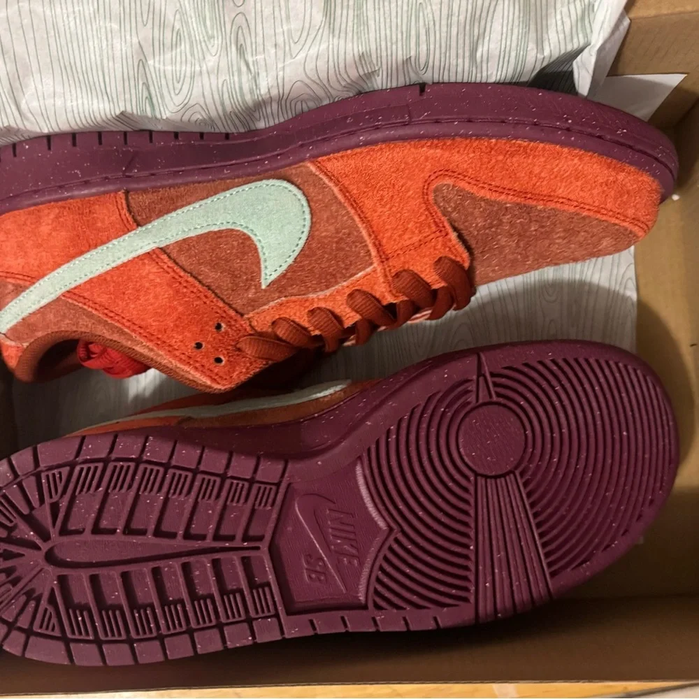 2023
Dunk Low SB 'Mystic Red'  NWT and box - Picture 9 of 12